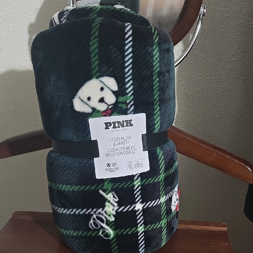PINK Victoria's Secret Black and Green Plush Blanket‎